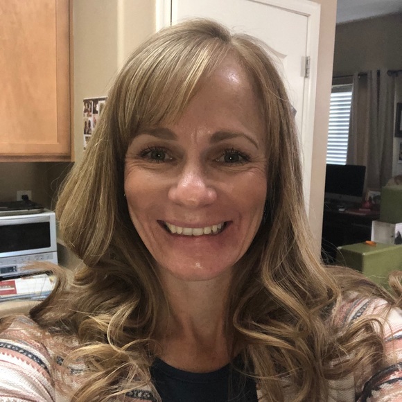 Meet your Posher, Amanda - Picture 1 of 2